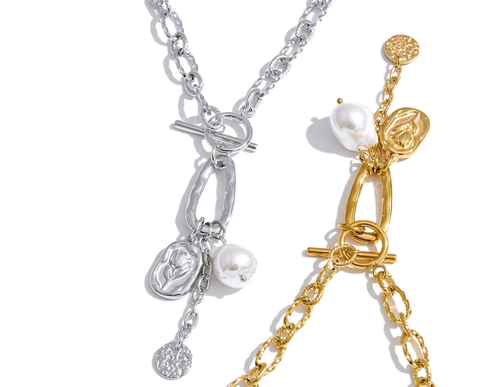 Mystical pearl necklace