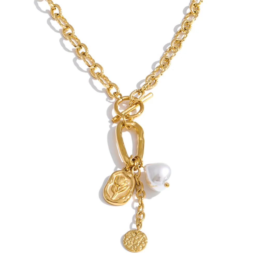 Mystical pearl necklace