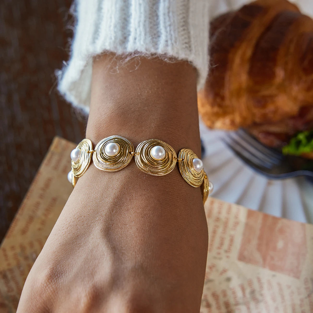 Brightness Pearl Circular Bracelets