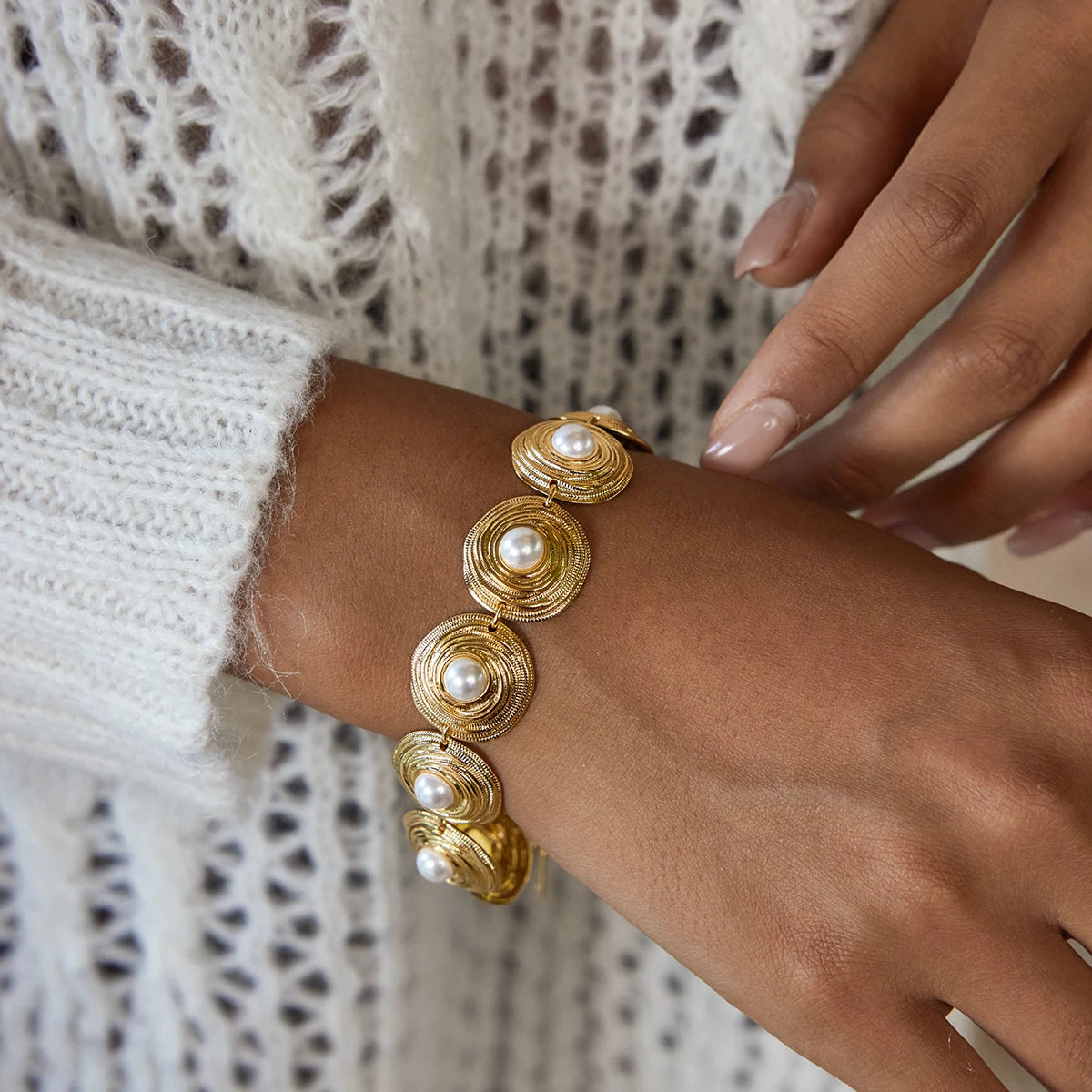 Brightness Pearl Circular Bracelets