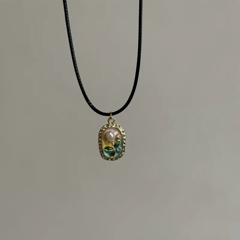 Vintage Drip Oil Flower Sun Pendant Necklace Leather Rope