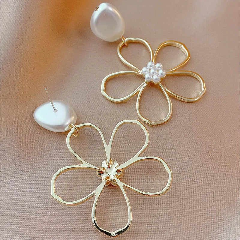 Simple Pearl Flower Earrings For Women Fashion High-End Metal Sense Temperament Earrings 2022 Trend