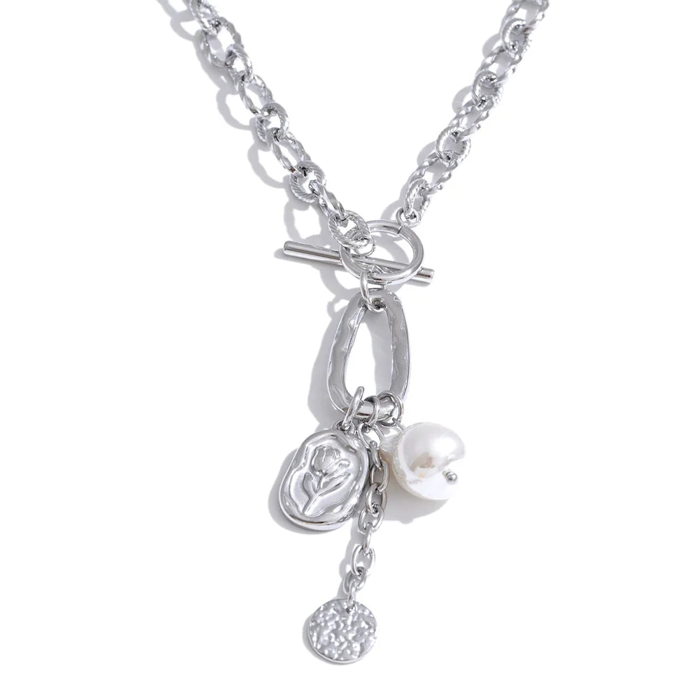 Mystical pearl necklace