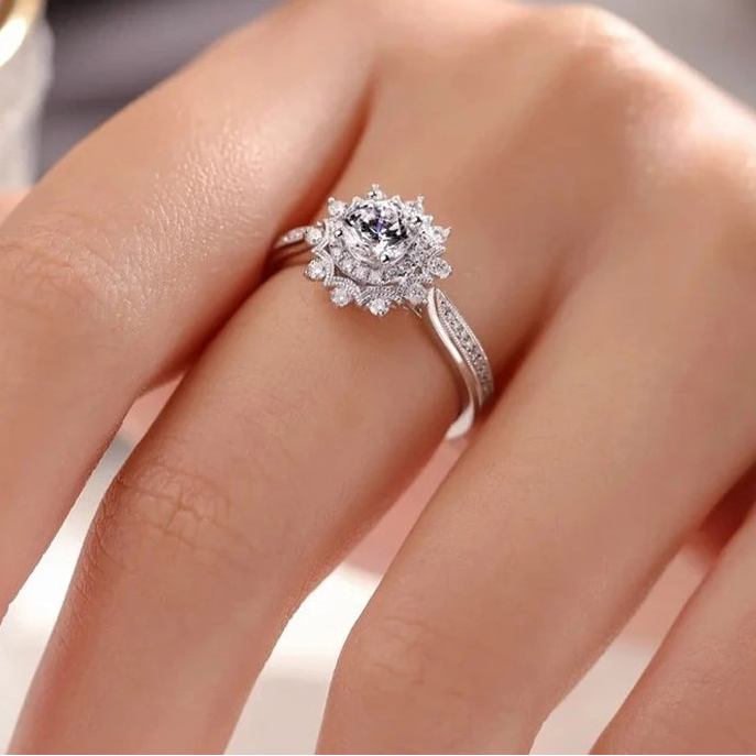 Elizabeth Taylor 5mm Moissanite Ring